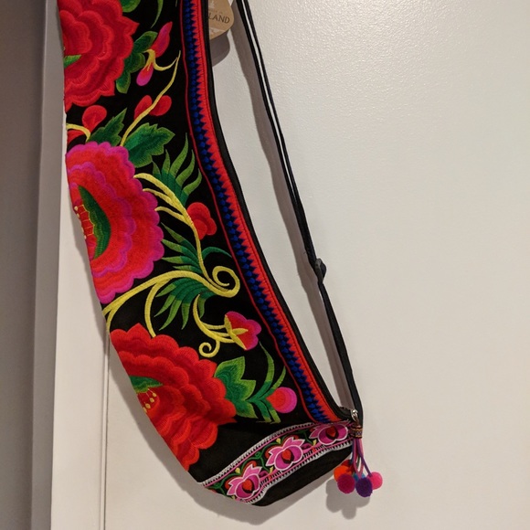 Yoga bag, embroidered bnwt. Gorgeous! - Picture 3 of 3